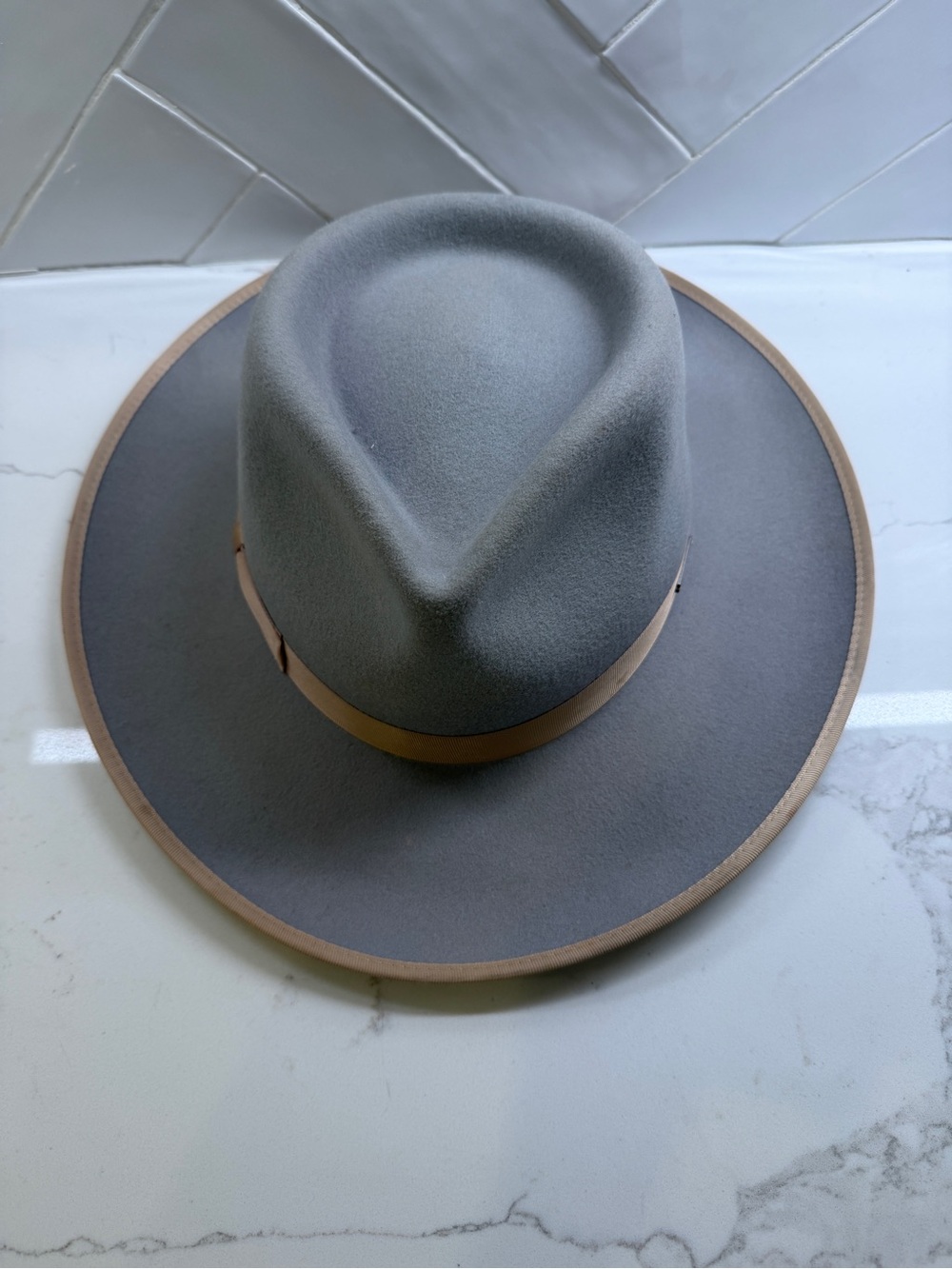 Gigi Pip Monroe Rancher in Light Grey–Tan, size 59 / M-L.